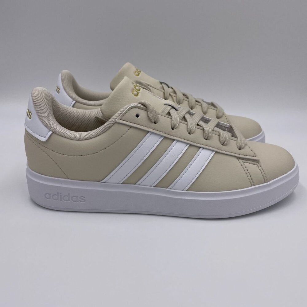 NWT Adidas Grand Court 2.0 Beige / White Womens Shoes Size 8